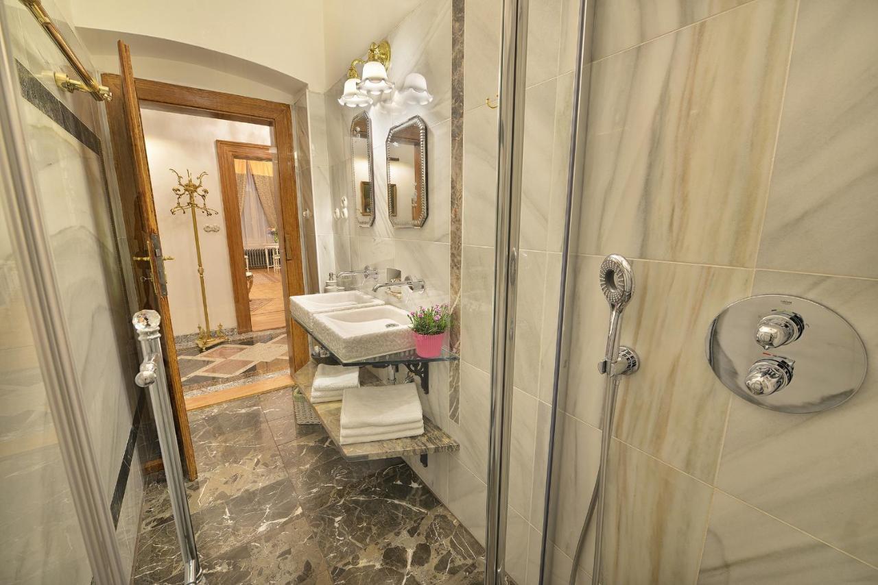 Apartman Dalia Janáčkovo nábřeží Praga Exterior foto