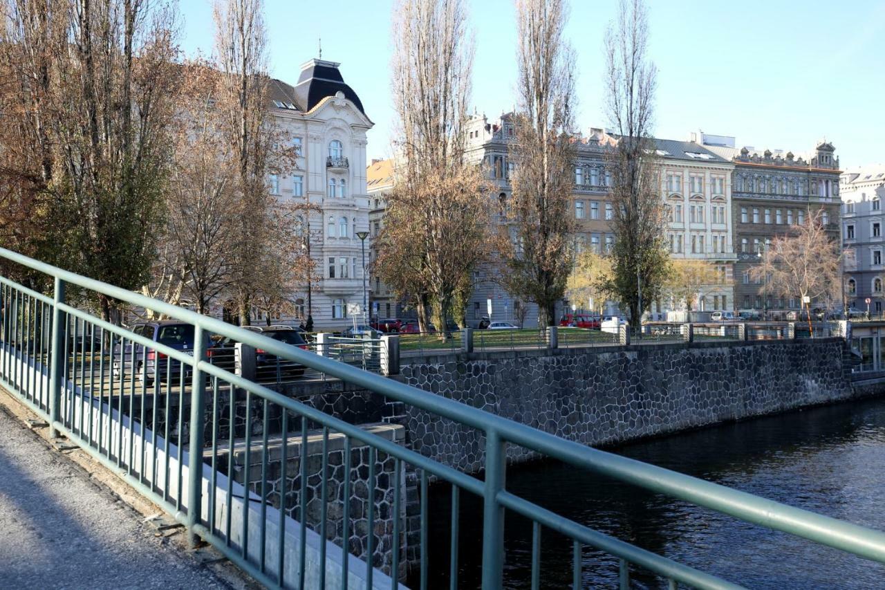 Apartman Dalia Janáčkovo nábřeží Praga Exterior foto